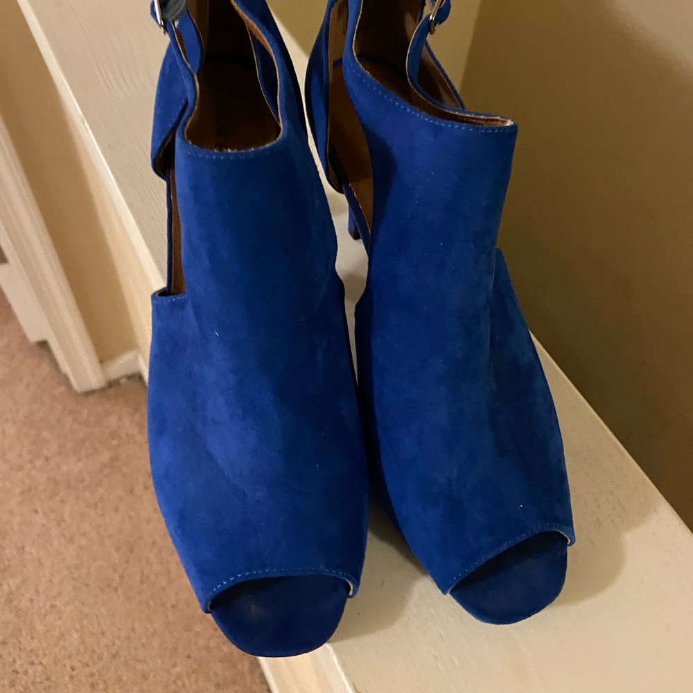 Used womens 11w open toe blue high heel shoes